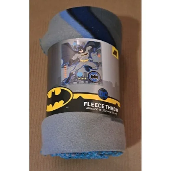 New Mini Batman Fleece Throw Gift Blanket DC Comics Hero Cape Bat Signal Logo - Picture 2 of 3